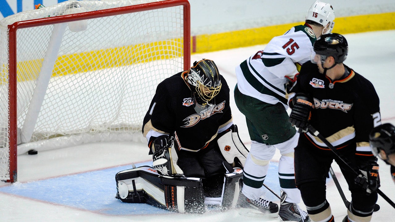 Parise leads Wild past Ducks, 4-2